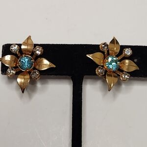 1950s bugbee & niles rhinestone goldtone screw on earrings vintage